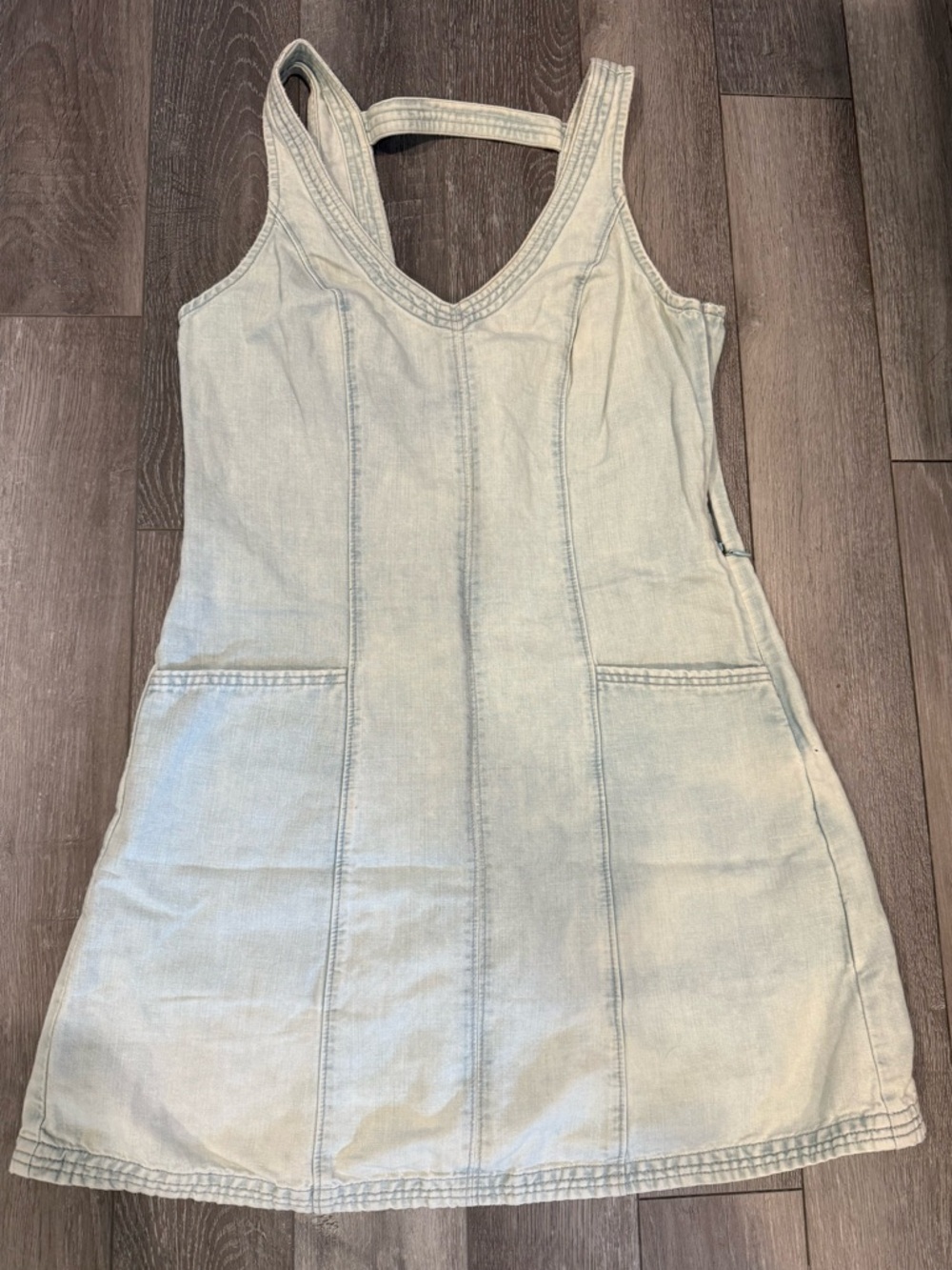 Adorable Abercrombie and fitch light blue/white washed Jean dress!